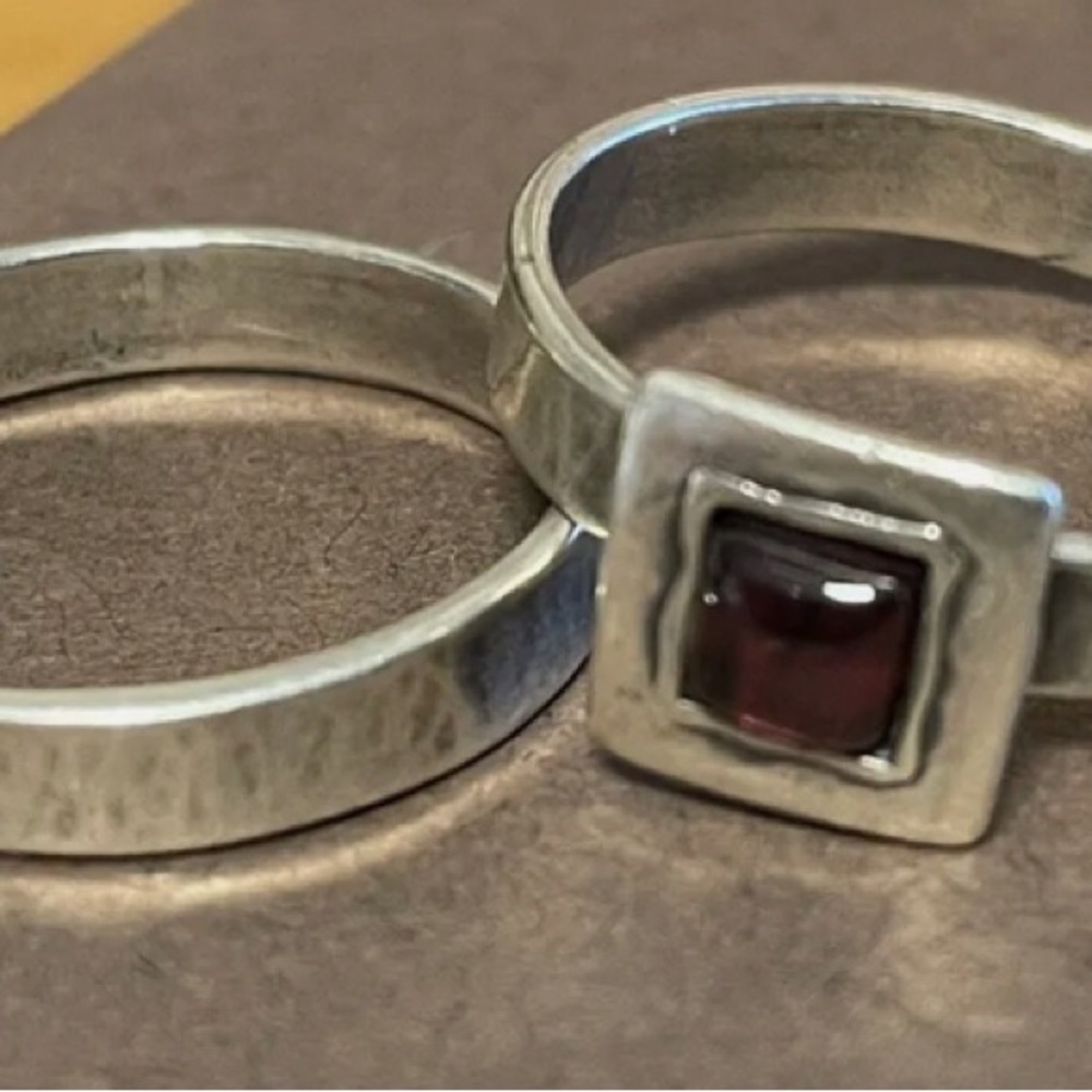 Silpada garnet stack ring, size 6